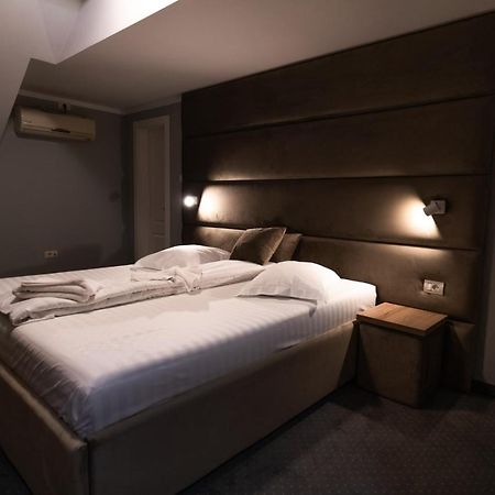 Camere De Inchiriat Elisei Τιμισοάρα Εξωτερικό φωτογραφία