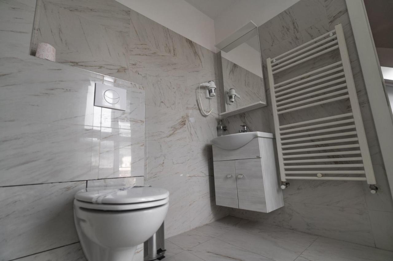 Camere De Inchiriat Elisei Τιμισοάρα Εξωτερικό φωτογραφία