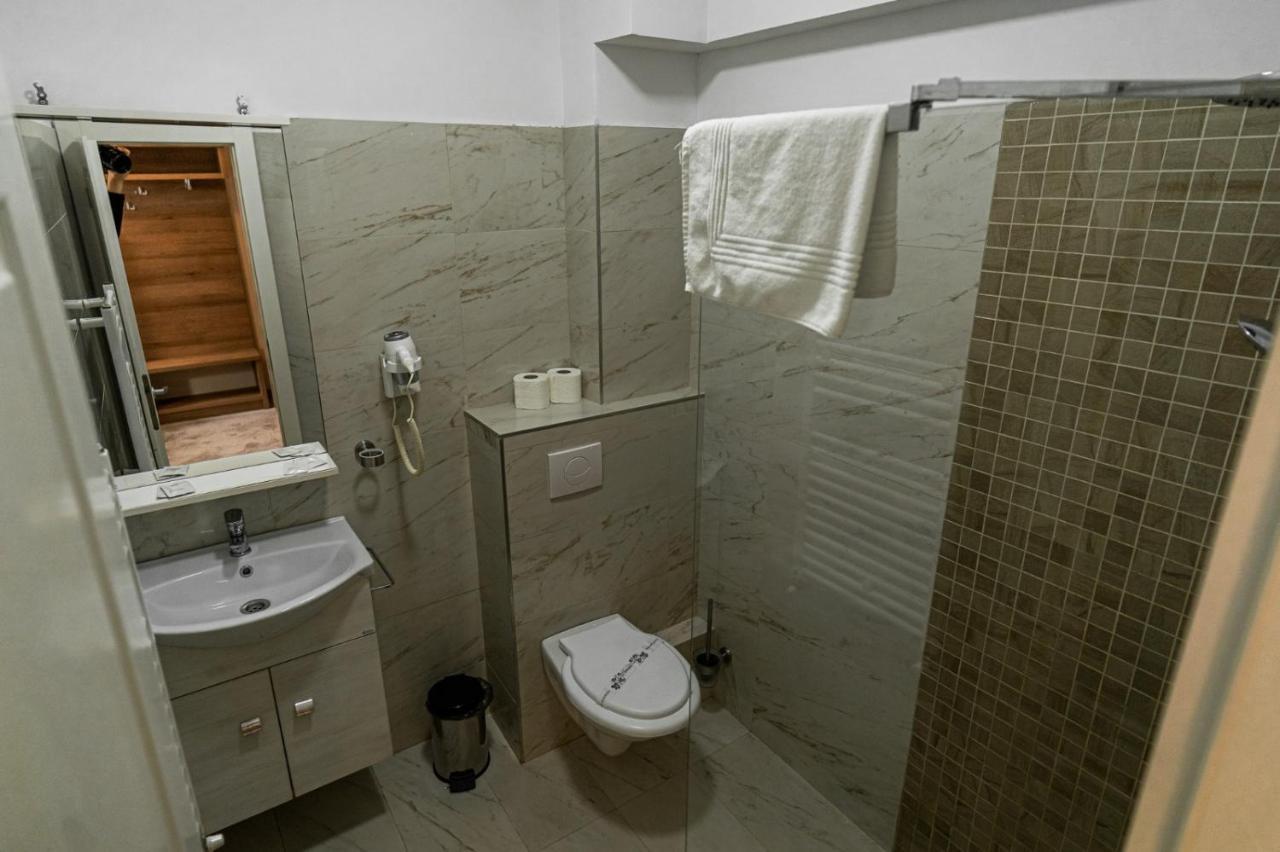 Camere De Inchiriat Elisei Τιμισοάρα Εξωτερικό φωτογραφία